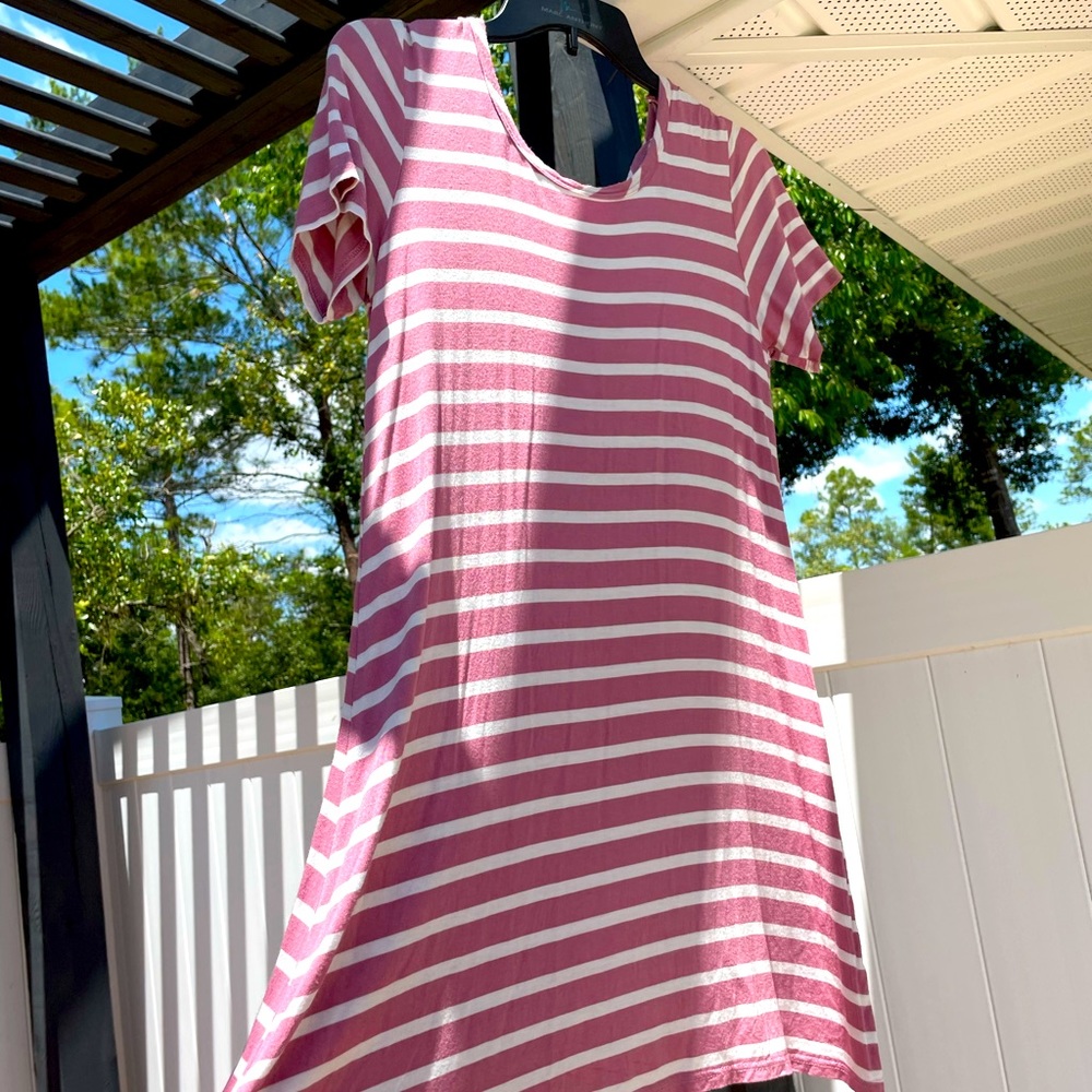 ☀️ Olivia Rae Pink & White T Shirt Dress, Super soft! 🥳 Size Large, Open back